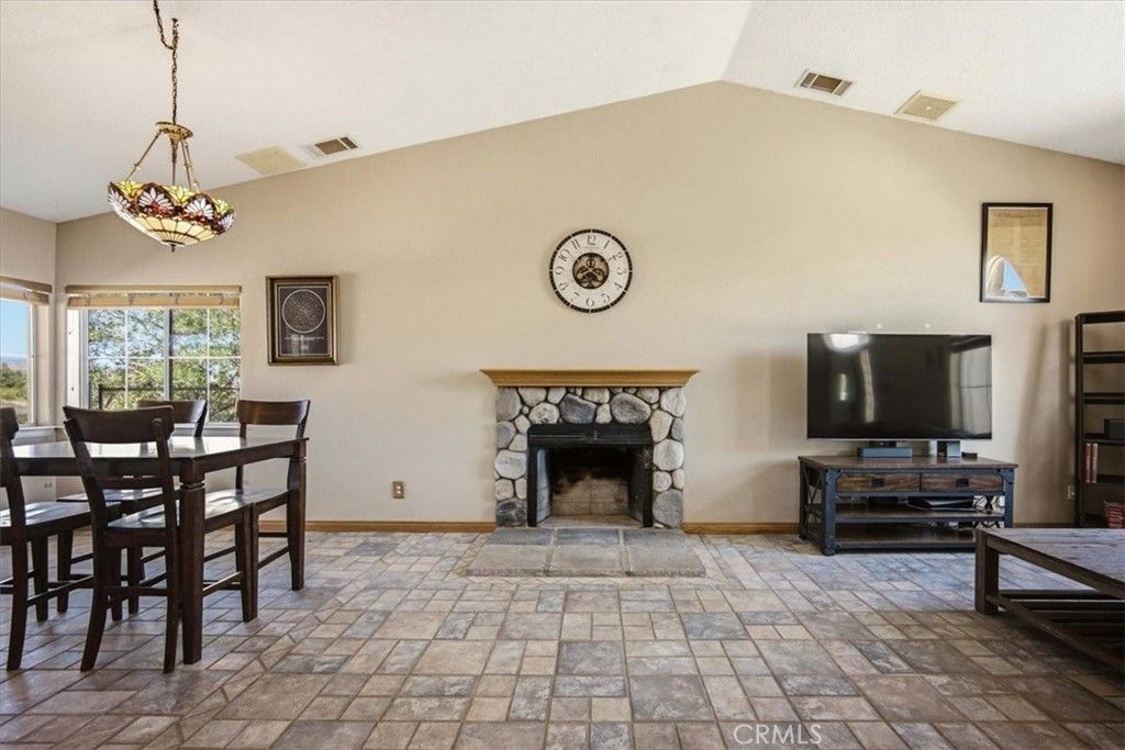 Image 5 of property listing at 1397 Sierra, Pinon Hills, CA 92372