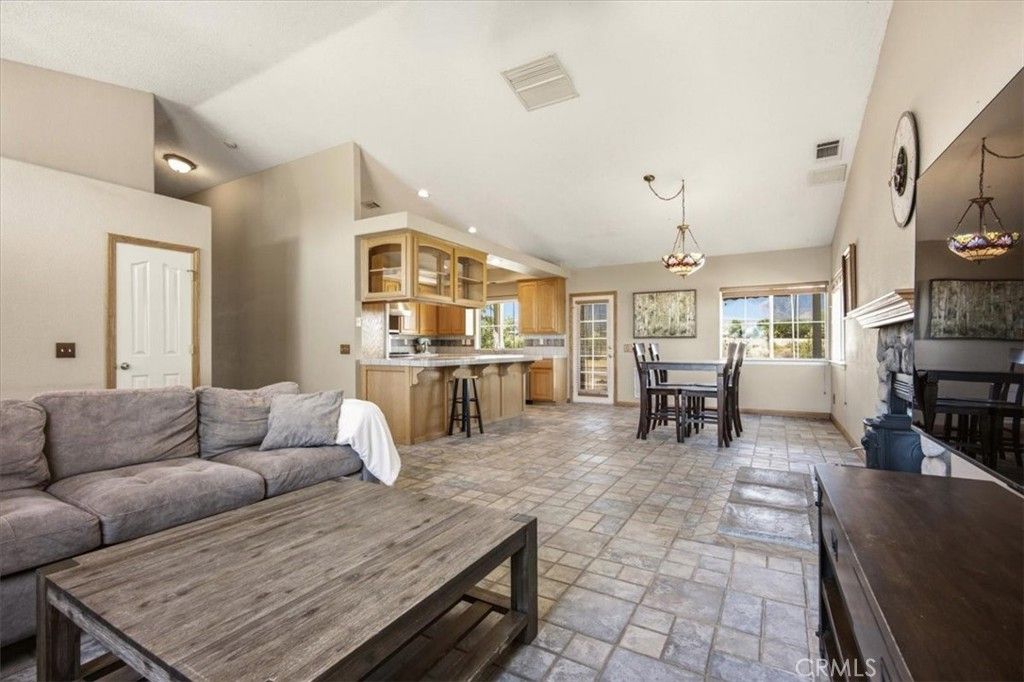 Image 7 of property listing at 1397 Sierra, Pinon Hills, CA 92372