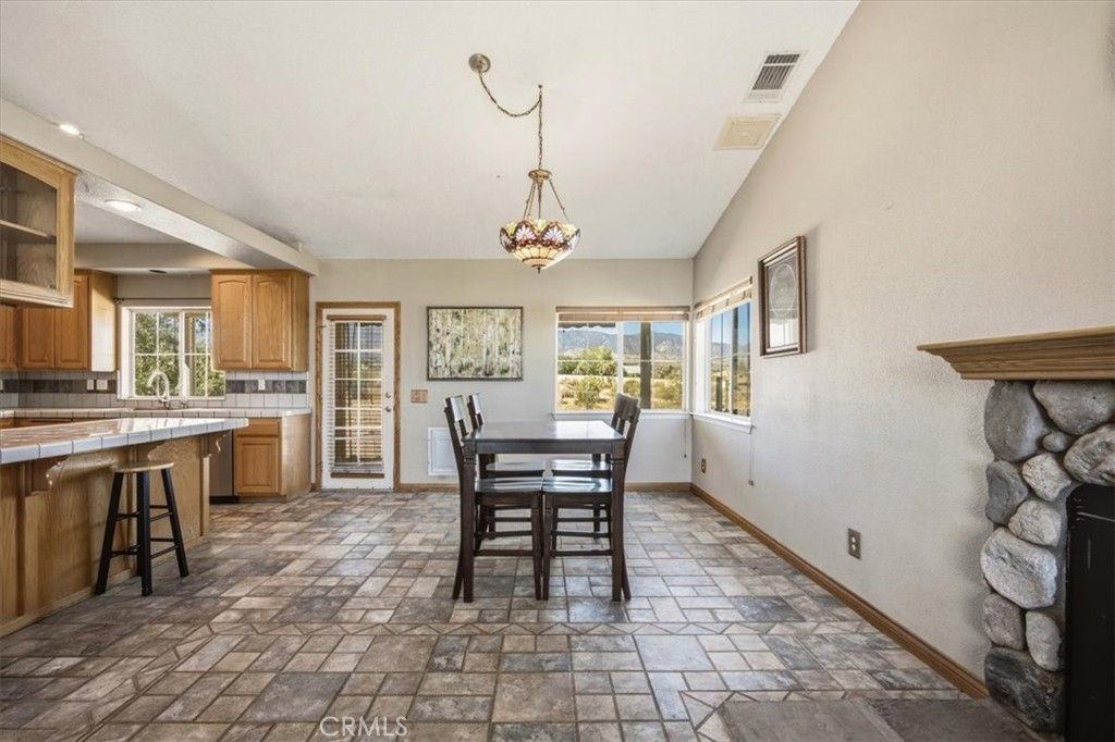 Image 8 of property listing at 1397 Sierra, Pinon Hills, CA 92372