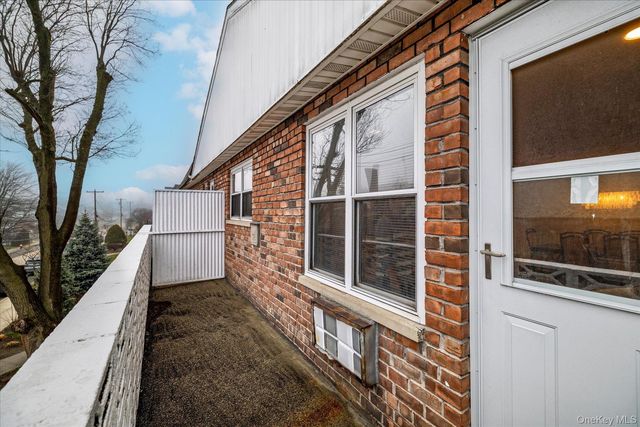 2 Fowler Avenue 211, Lynbrook, NY 11563