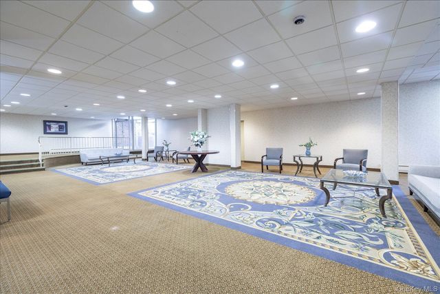 2 Fowler Avenue 211, Lynbrook, NY 11563