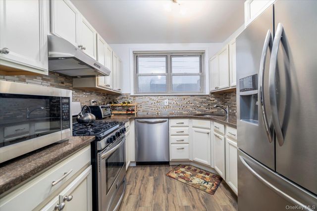 2 Fowler Avenue 211, Lynbrook, NY 11563