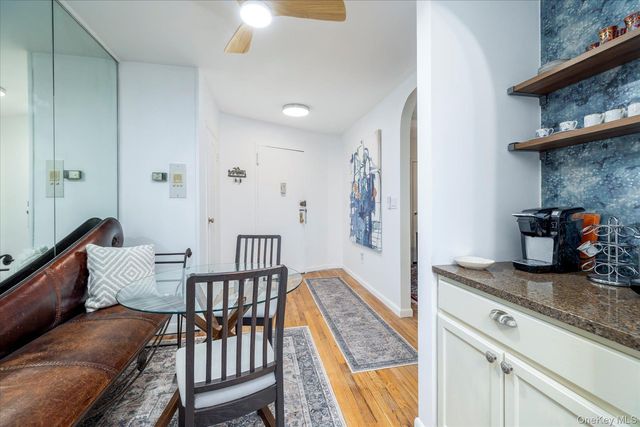 2 Fowler Avenue 211, Lynbrook, NY 11563