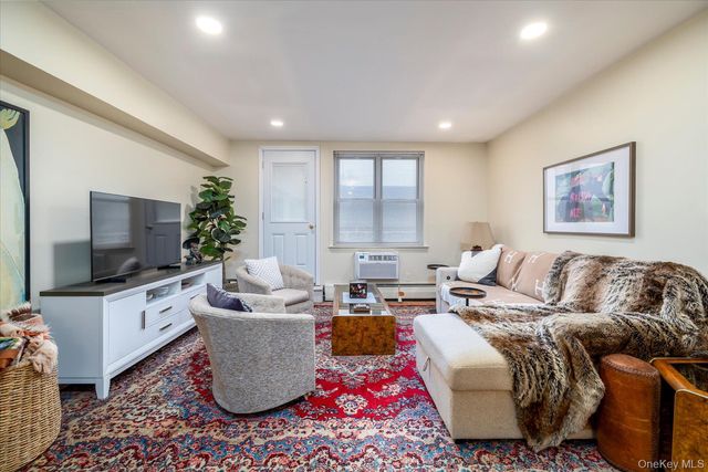 2 Fowler Avenue 211, Lynbrook, NY 11563