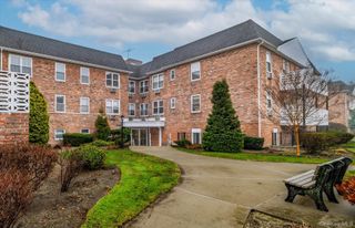 2 Fowler Avenue 211, Lynbrook, NY 11563