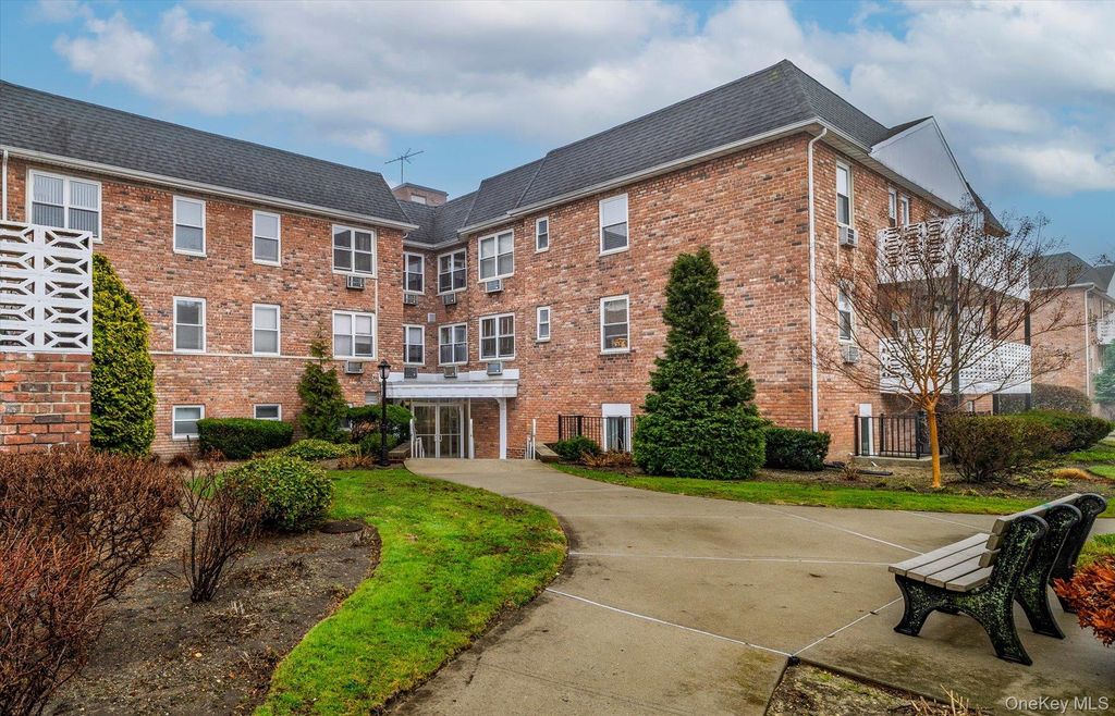 2 Fowler Avenue 211, Lynbrook, NY 11563
