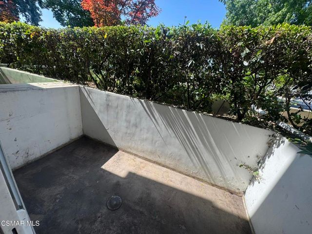 14412 Killion Street 102, Sherman Oaks, CA 91401