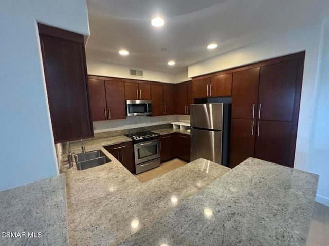 14412 Killion Street 102, Sherman Oaks, CA 91401