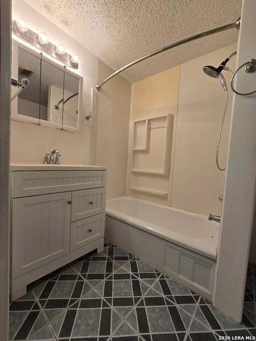 2010 W Hermosa Dr, San Antonio, TX 78201