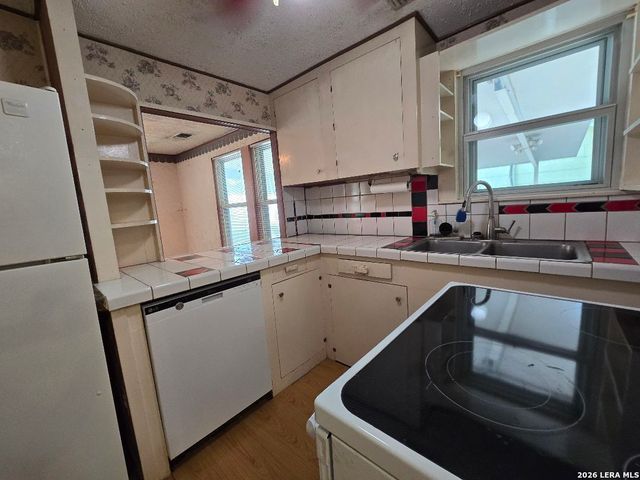 2010 W Hermosa Dr, San Antonio, TX 78201