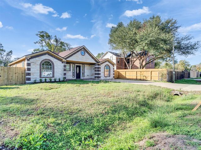 8214 Woodlyn Road, Houston, TX 77028