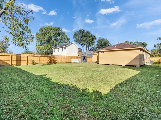 8214 Woodlyn Road, Houston, TX 77028