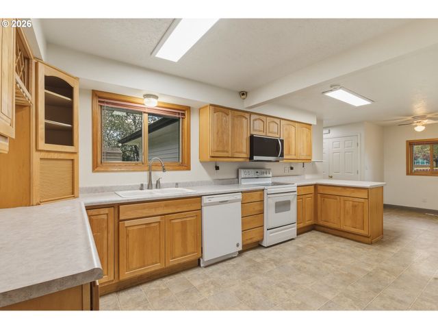 1117 Se 135TH Ave, Portland, OR 97233