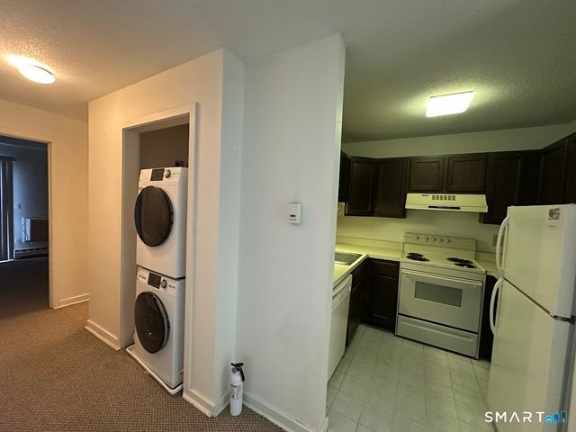 295 Redstone Hill Road 3, Bristol, CT 06010