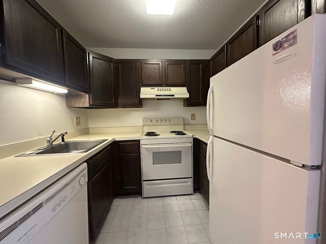 295 Redstone Hill Road 3, Bristol, CT 06010