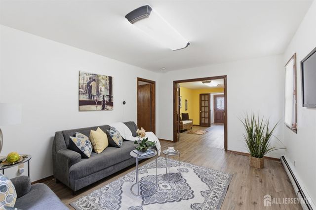 21 S Heathcote Avenue S, Edison, NJ 08817