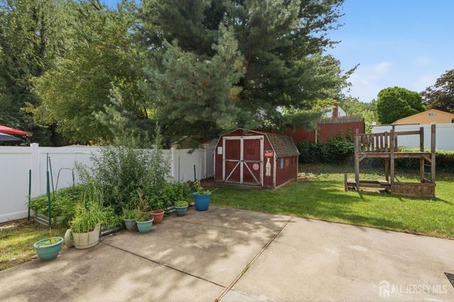 21 S Heathcote Avenue S, Edison, NJ 08817