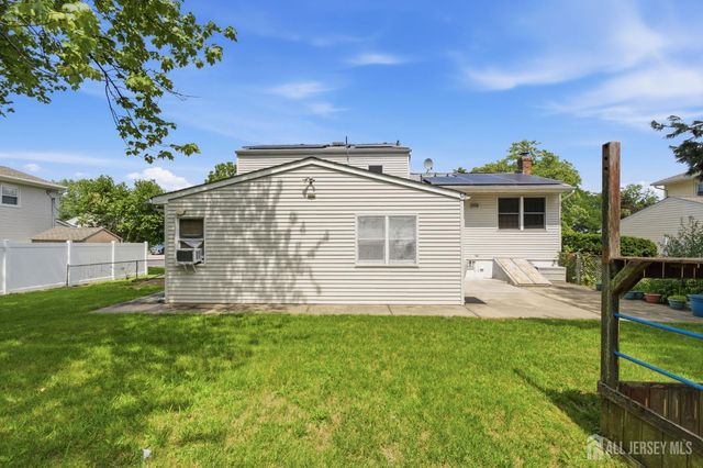 21 S Heathcote Avenue S, Edison, NJ 08817