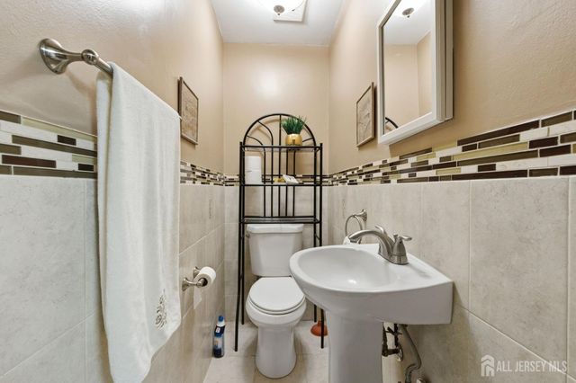 21 S Heathcote Avenue S, Edison, NJ 08817