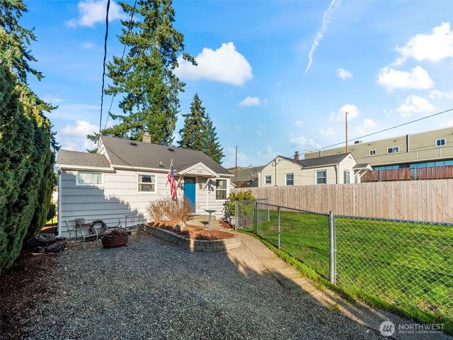 1022 Sheridan Road, Bremerton, WA 98310