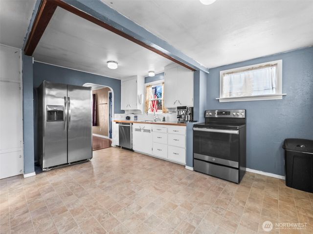 1022 Sheridan Road, Bremerton, WA 98310