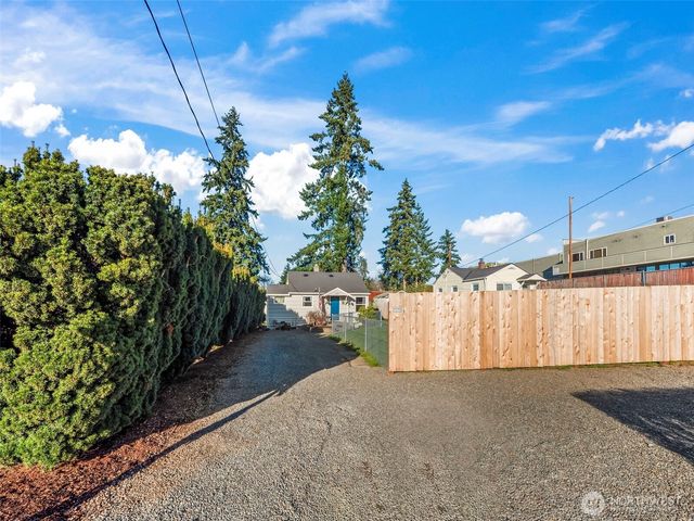 1022 Sheridan Road, Bremerton, WA 98310