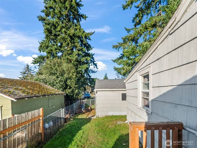 1022 Sheridan Road, Bremerton, WA 98310
