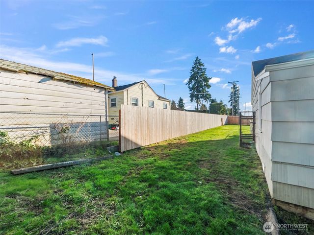 1022 Sheridan Road, Bremerton, WA 98310