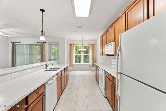 13364 BEACH Boulevard 813, Jacksonville, FL 32224