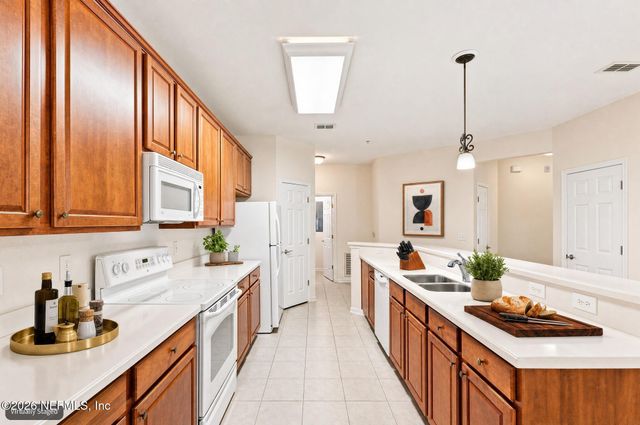 13364 BEACH Boulevard 813, Jacksonville, FL 32224