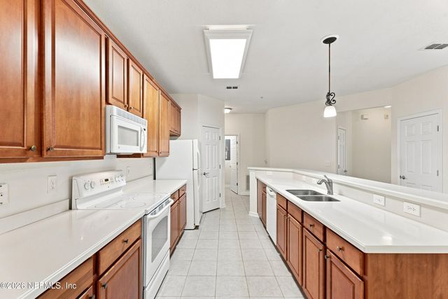 13364 BEACH Boulevard 813, Jacksonville, FL 32224