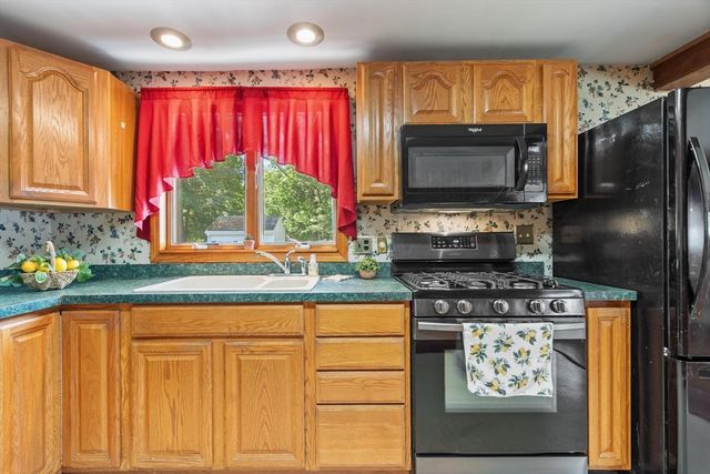 9 Oaklandvale Ave, Saugus, MA 01906