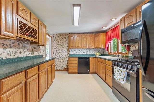 9 Oaklandvale Ave, Saugus, MA 01906