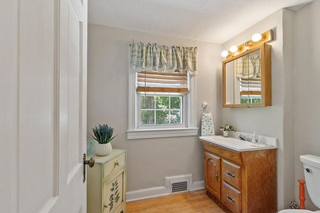 9 Oaklandvale Ave, Saugus, MA 01906