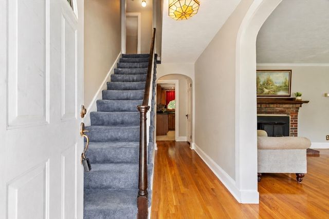9 Oaklandvale Ave, Saugus, MA 01906