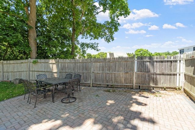 9 Oaklandvale Ave, Saugus, MA 01906