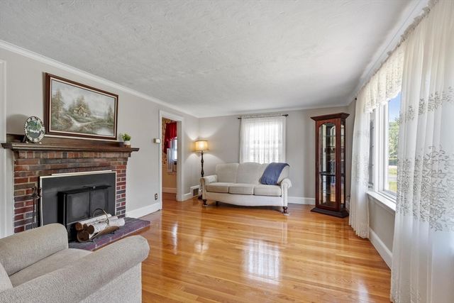 9 Oaklandvale Ave, Saugus, MA 01906