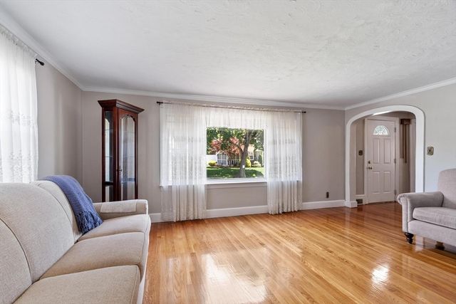 9 Oaklandvale Ave, Saugus, MA 01906