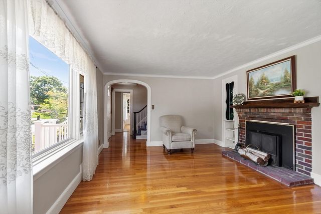 9 Oaklandvale Ave, Saugus, MA 01906