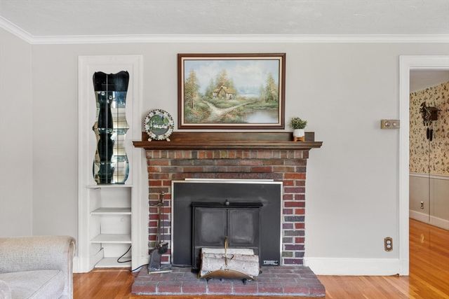 9 Oaklandvale Ave, Saugus, MA 01906