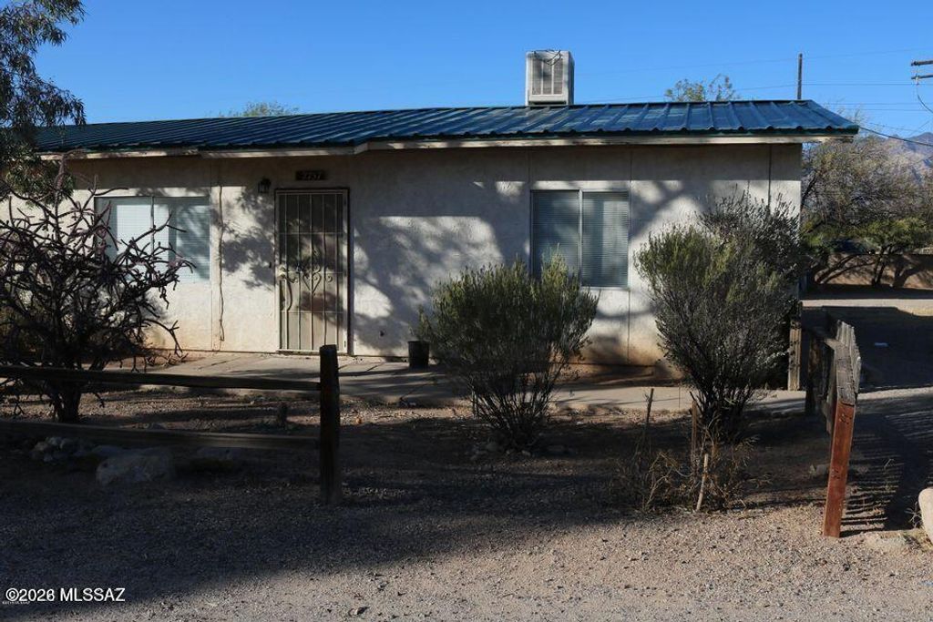 2757 N Fair Oaks Avenue, Tucson, AZ 85712