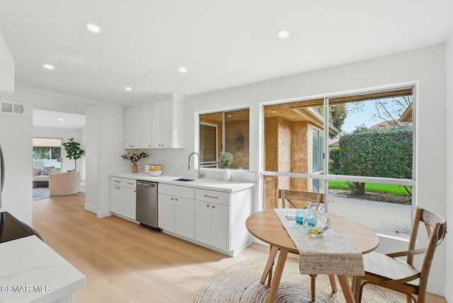 1208 Village 1, Camarillo, CA 93012