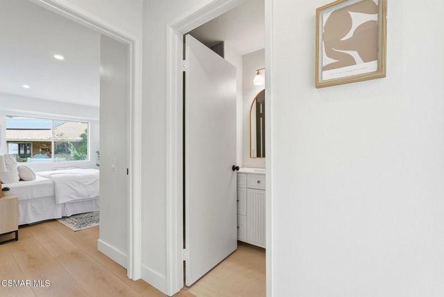 1208 Village 1, Camarillo, CA 93012