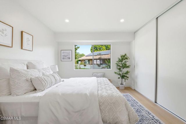 1208 Village 1, Camarillo, CA 93012