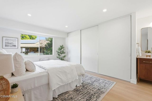 1208 Village 1, Camarillo, CA 93012