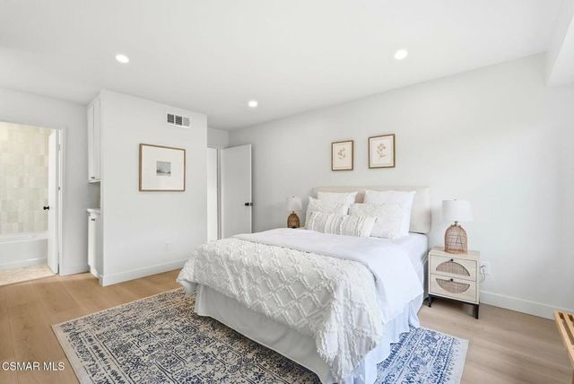 1208 Village 1, Camarillo, CA 93012