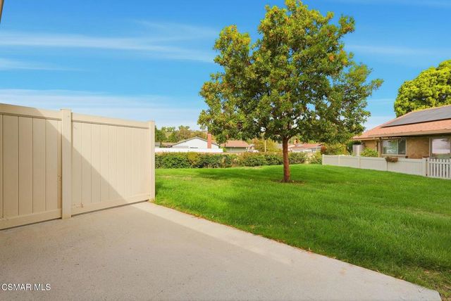 1208 Village 1, Camarillo, CA 93012