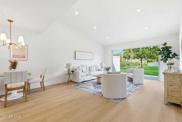 1208 Village 1, Camarillo, CA 93012