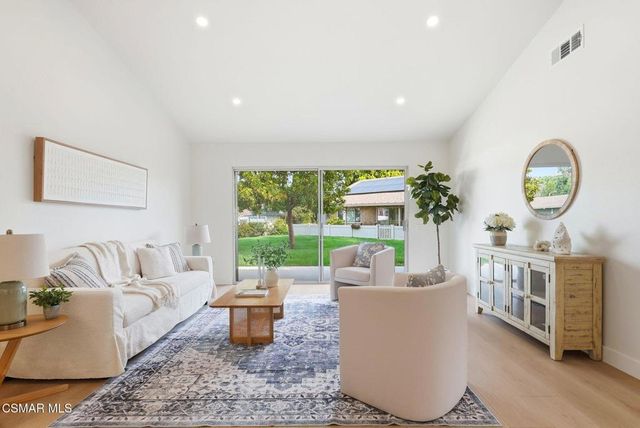 1208 Village 1, Camarillo, CA 93012