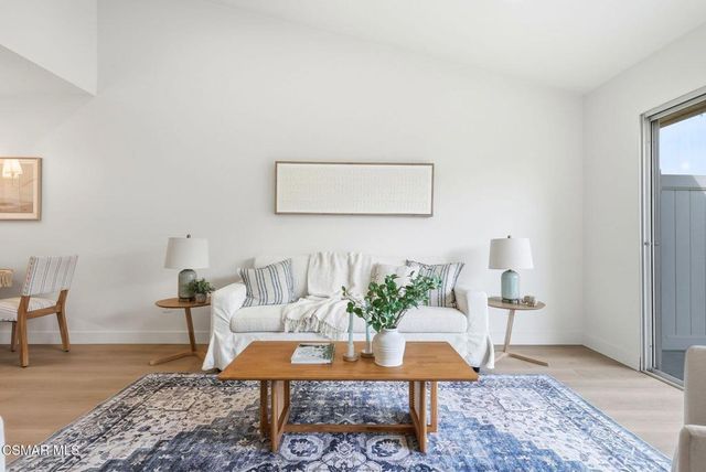 1208 Village 1, Camarillo, CA 93012